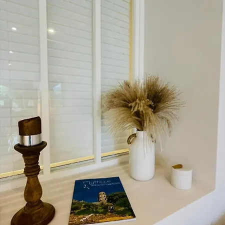 Refait A Neuf Standing Bord De Et Piscine Proche De St Trop Gassin