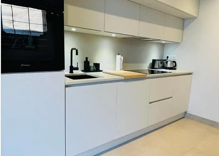 Refait A Neuf Standing Bord De Et Piscine Proche De St Trop Lejlighed