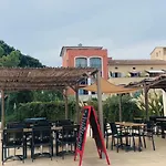 Refait à Neuf Standing Bord De Et Piscine Proche De St Trop