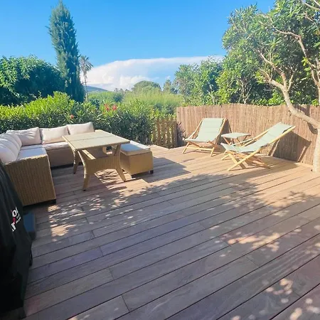 Refait A Neuf Standing Bord De Et Piscine Proche De St Trop Gassin