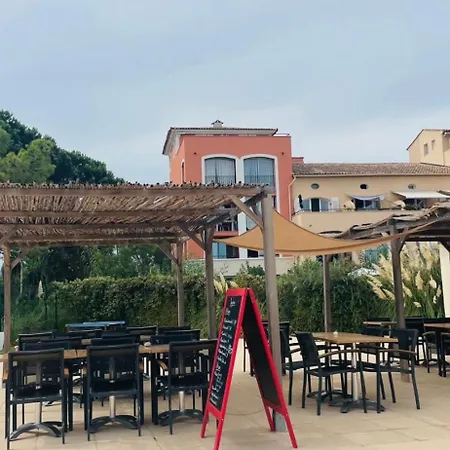 Refait à Neuf Standing Bord De Et Piscine Proche De St Trop