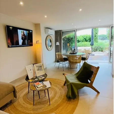 Refait A Neuf Standing Bord De Et Piscine Proche De St Trop 아파트 *