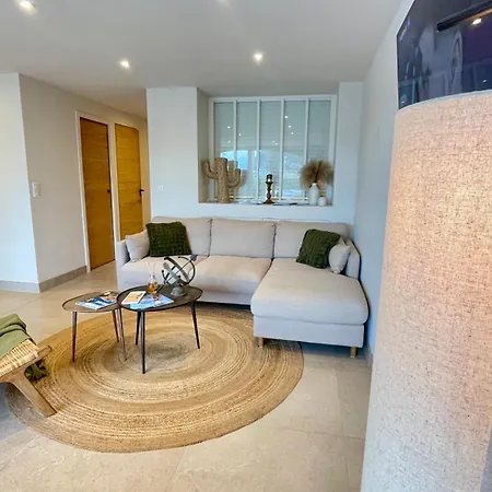 Appartement Refait à Neuf Standing Bord De Et Piscine Proche De St Trop *
