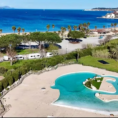 Refait à Neuf Standing Bord De Et Piscine Proche De St Trop *