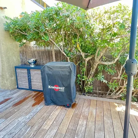 Refait A Neuf Standing Bord De Et Piscine Proche De St Trop