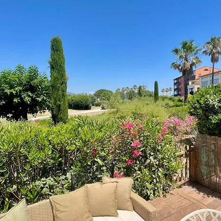 Apartman Refait A Neuf Standing Bord De Et Piscine Proche De St Trop Gassin