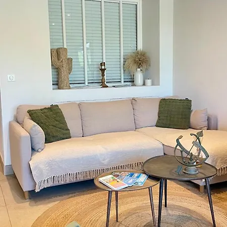 Apartman Refait A Neuf Standing Bord De Et Piscine Proche De St Trop Gassin